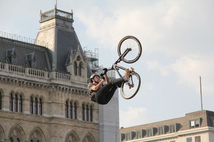 星空体育入口-“跑酷赛场:东安湖体育公园成为极限运动的全新战场” 第2张